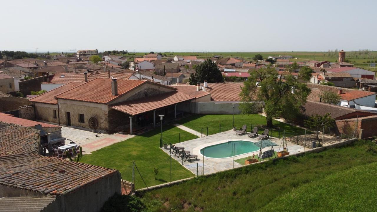 El Almendro Del Cura Villa Villarmayor  ภายนอก รูปภาพ