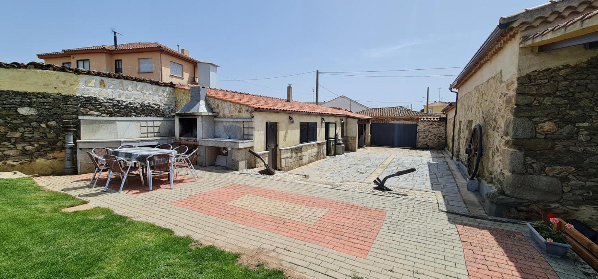 El Almendro Del Cura Villa Villarmayor  ภายนอก รูปภาพ